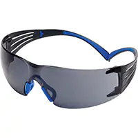 3M LUNETTES DE SÉCURITÉ SECUREFITMC SÉRIE 400, LENTILLE GRIS, ANTIBUÉE/ANTI-ÉGRATIGNURES, ANSI Z87+/RÉPOND OU SURPASSE LA NORME CSA Z94.3 