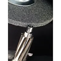 3M MEULES HOMOGÈNES D'ÉBARBAGE EXL SCOTCH-BRITEMC, 1" X 1", ARBRE DE 3/16", GRAIN DE 2A, OXYDE D'ALUMINIUM 